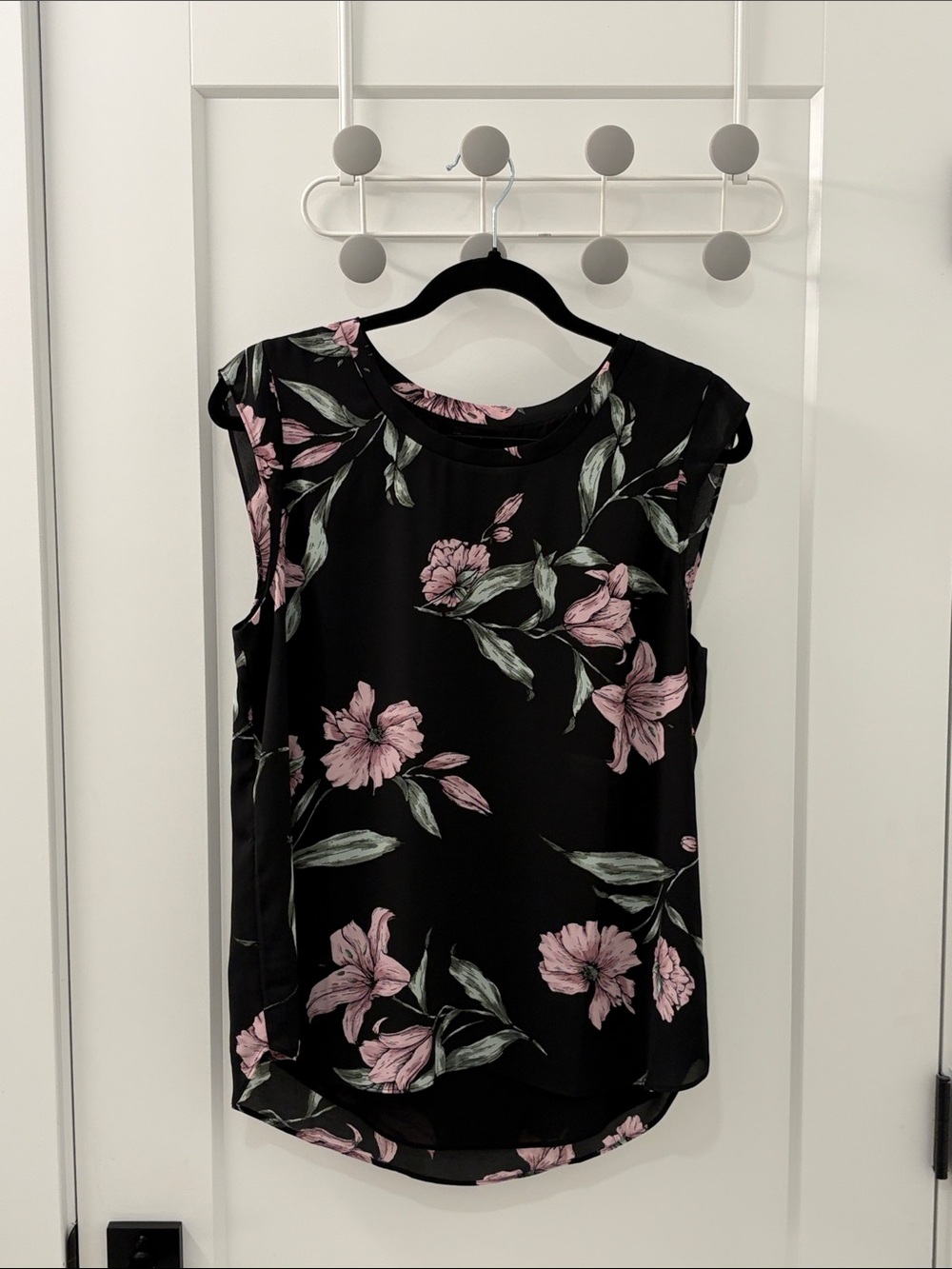 RW&CO. Black Floral Cap-Sleeve Blouse with Pink Blossoms